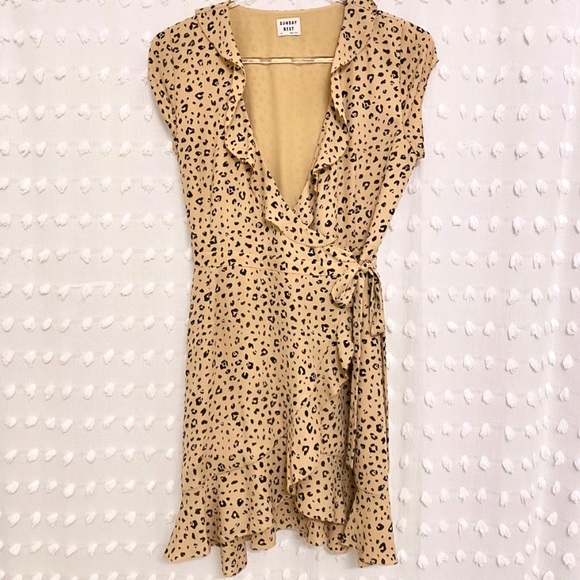 SUNDAY BEST ARITZIA wrap ruffle! - Picture 1 of 1